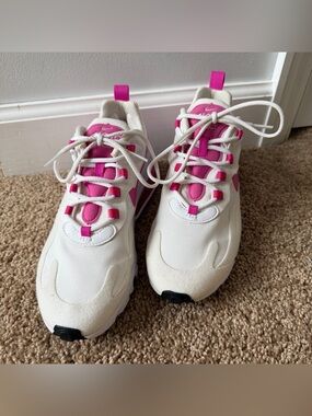 Nike Women’s Air270React Pink/White Sneakers